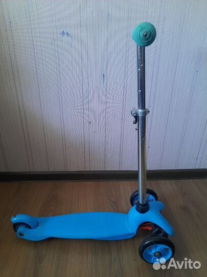Самокат трехколесный