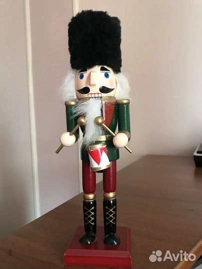 Щелкунчик -Новогодние игрушки из дерева