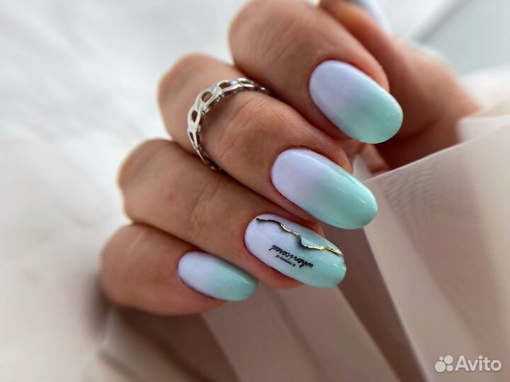 Модель на маникюр