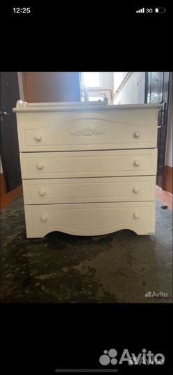 Детская кровать и пеленальный комод