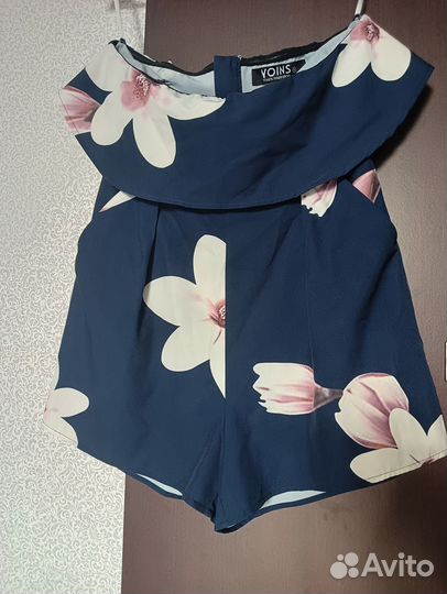 Комбинезон с открыми плечами