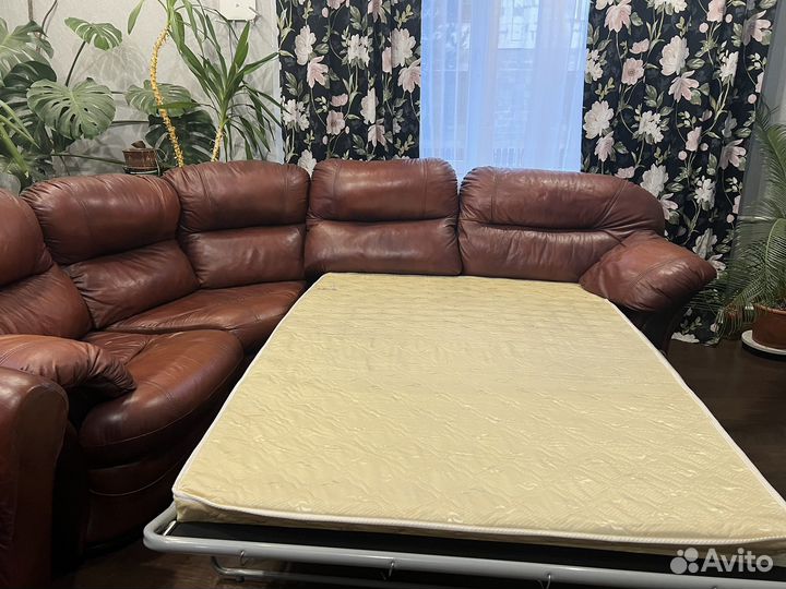 Кожаный угловой диван бу