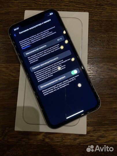 Телефон iPhone 11