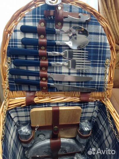 Корзина для пикника с посудой
