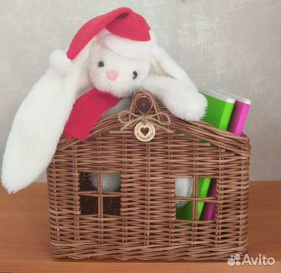 Корзина плетеная из бумажной лозы