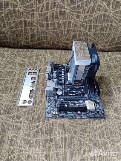 Материнская плата с процессором и памятью