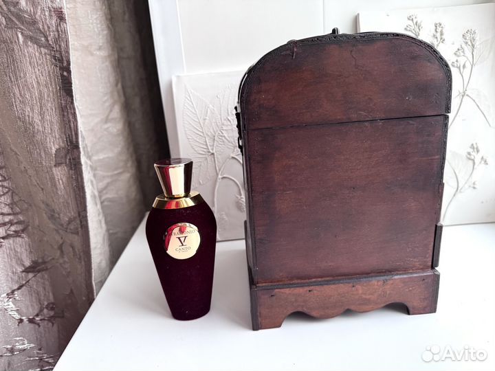 Деревянная шкатулка-сундук для украшений