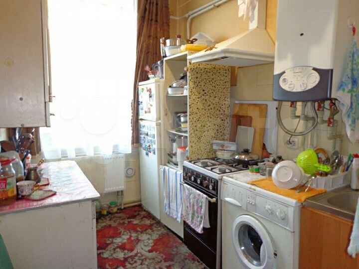 2-к. квартира, 52 м², 1/3 эт.