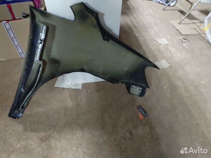 Крыло переднее левое