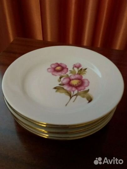 Тарелки, салатницы и блюда фарфоровые разные