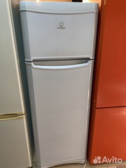 Холодильник indesit