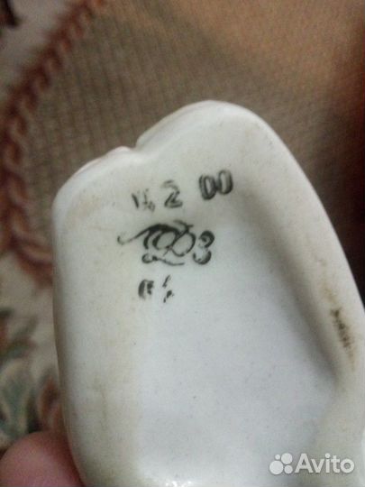 Фарфоровая статуэтка щенок чау чау лфз СССР