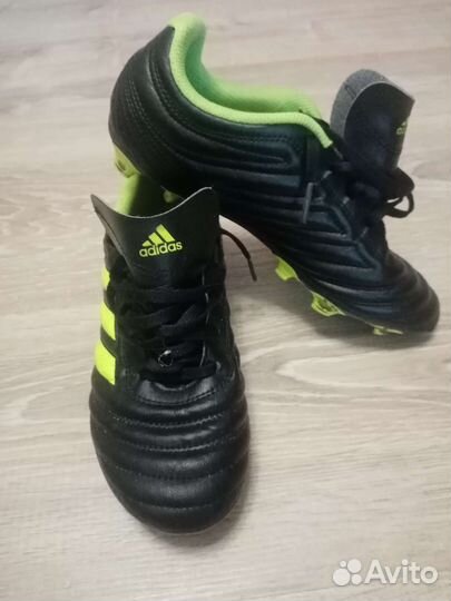 Футбольные бутсы adidas