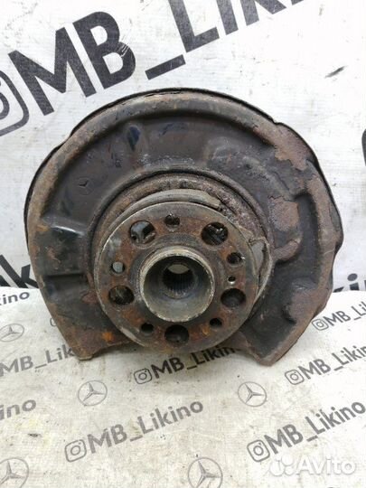 Кулак задний левый Mercdes W211 W219