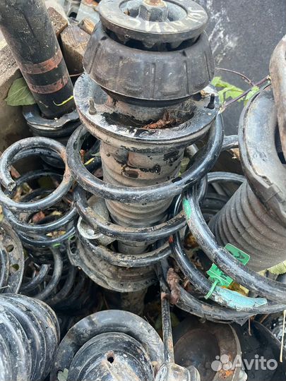 Стойка амортизатора передняя левая Hyundai Solaris