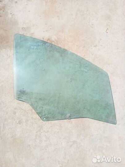 Стекло переднее правое Peugeot 307
