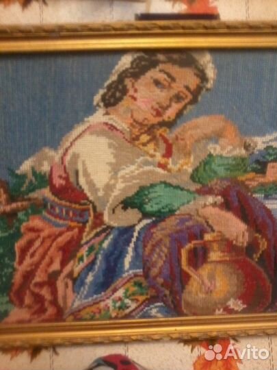 Продаю вышитую антикварную картину 