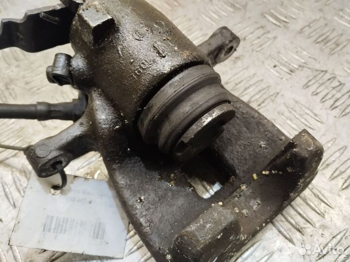 Суппорт задний левый Skoda Octavia A5