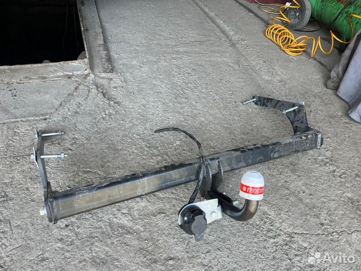 Фаркоп на рено логан новый