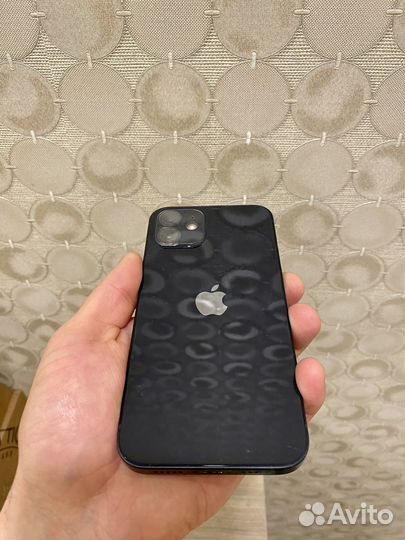 Телефон iPhone 12