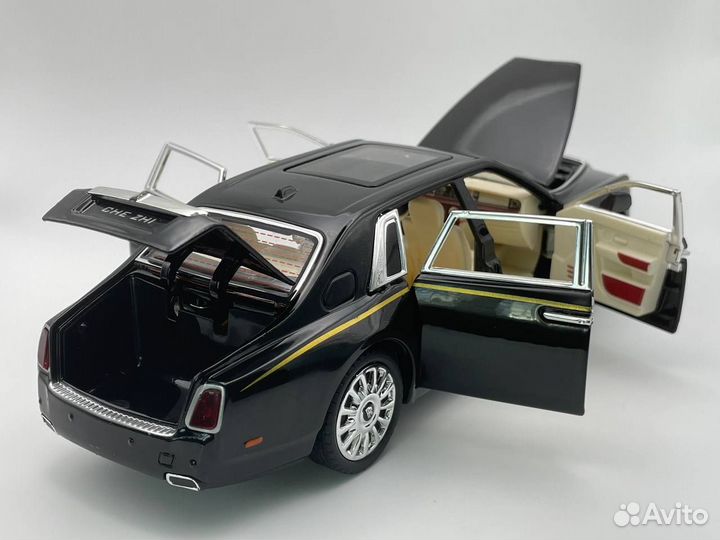 Модель автомобиля Rolls-Royce Phantom металл