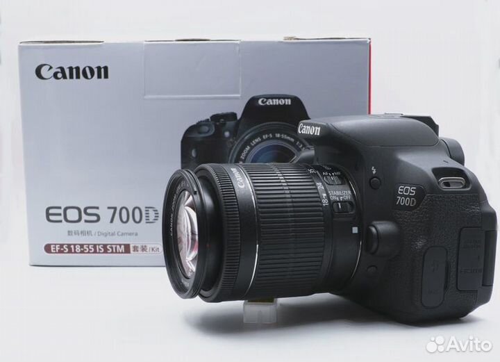 Canon 700D KIT 18-55 STM + Карта памяти