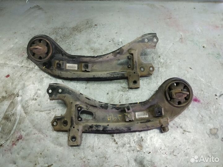 Продольный рычаг задний Hyundai Grand Santa Fe 2.2