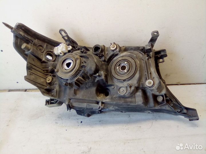Фара левая Toyota Land Cruiser