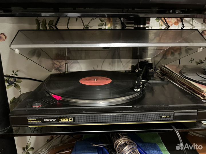 Продаю проигрыватель винила вега 122с