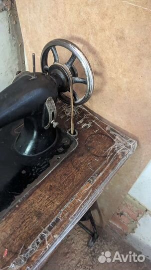 Швейная машина Заря