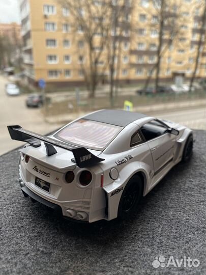 Модель авто Nissan GT-R R35