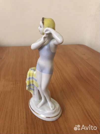 Статуэтка фарфор