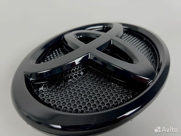 Эмблема в решетку Toyota Land Cruiser 200 с16г