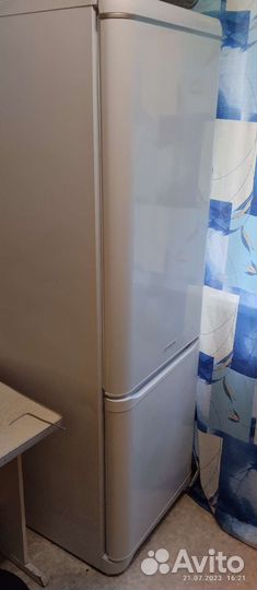 Холодильник ariston Аристон