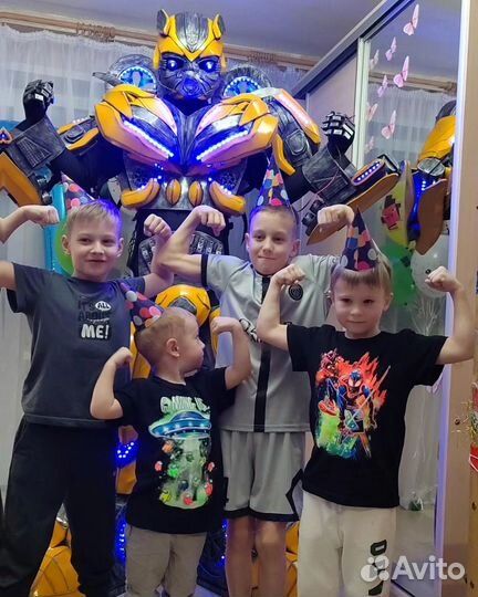 Аниматор робот Бамблби