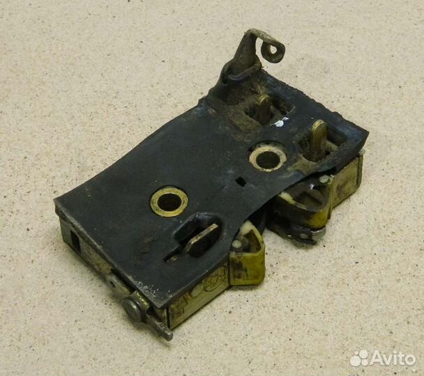 Замок двери задней правой Audi 80 B3