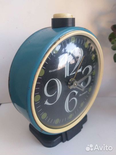 Часы будильник янтарь механический