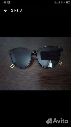 Солнцезащитные очки Valentino