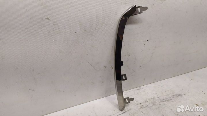 Молдинг решетки радиатора Toyota Land Cruiser