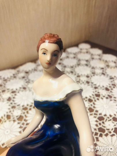 Статуэтка фарфор девушка с цыплятами(золушка)