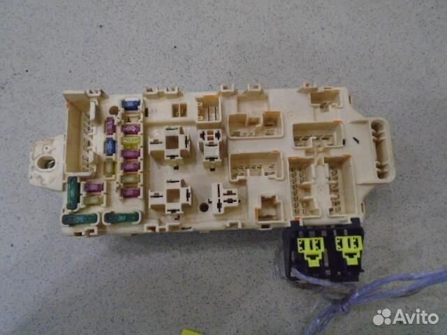 Блок предохранителей салонный Mitsubishi Pajero