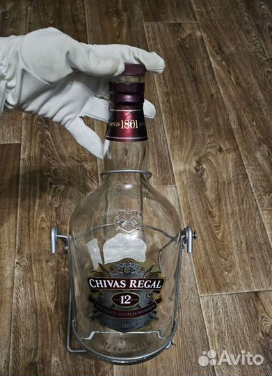 Бутылка на качелях