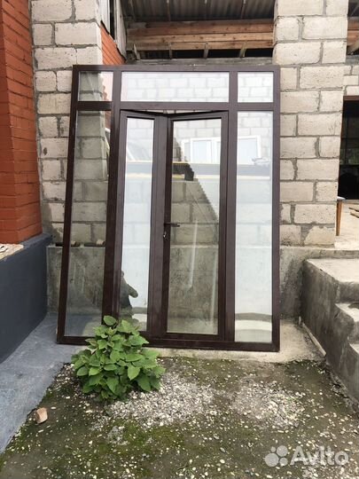 Дверь алюминиевая и окна пластиковые