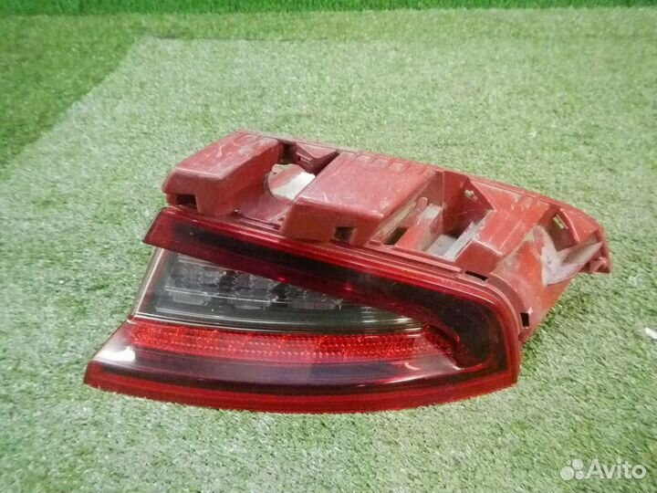 Фонарь задний наружный правый Kia Stinger