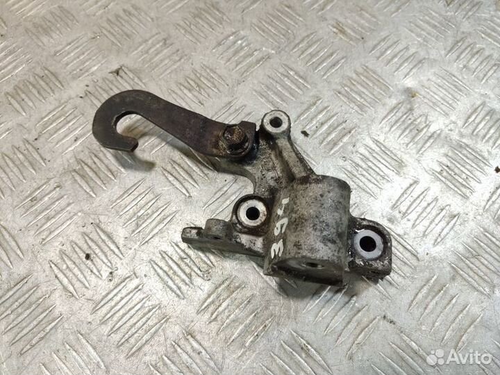 Кронштейн генератора Toyota Corolla e10