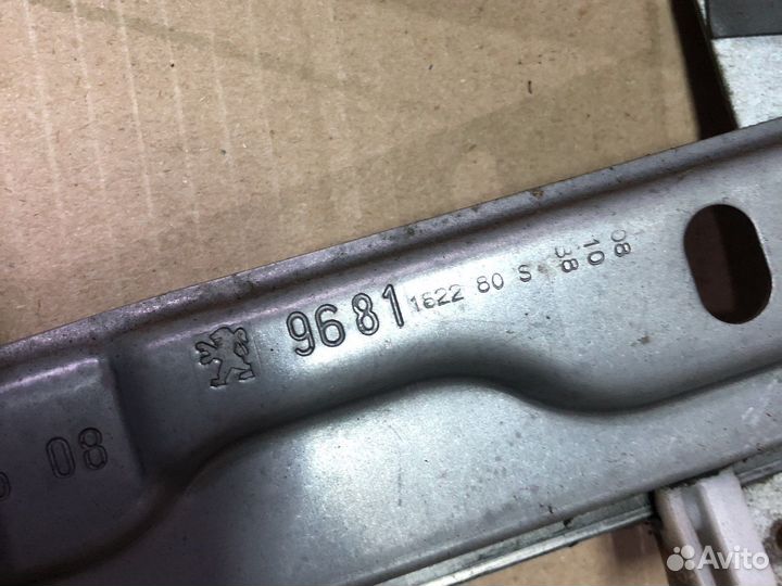 Стеклоподъемник передней правой двери Peugeot 207