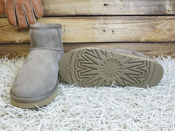 UGG Classic Mini II