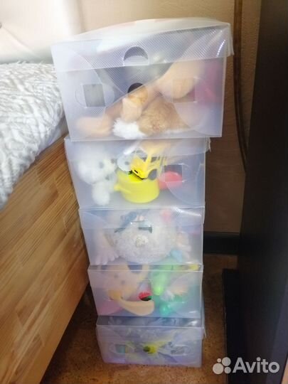 Коробки с игрушками+бассейн с шарами