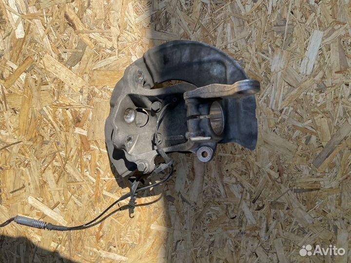 Кулак поворотный передний правый Bmw M5 E60 S85