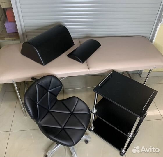 Кушетка.подушечки простыни все в наличии